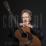 22-06-2006 Alex Roeka at studio in Amsterdam.

[keywords]Posed, Half Length, Eyecontact, Guitar, Singer[/keywords]